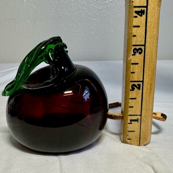 Vintage Murano Hand‎ Blown Glass Apple
Paperweight Art - Picture 2 of 8